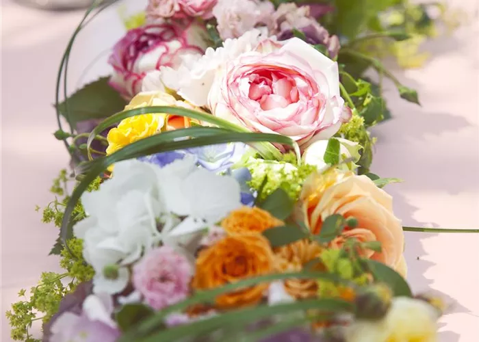 Blumen als ideale Tischdeko für den wichtigsten Tag im Leben