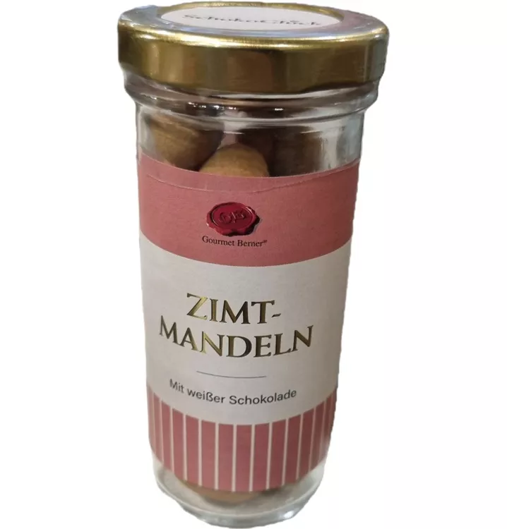 Mit weißer Schokolade im Glas