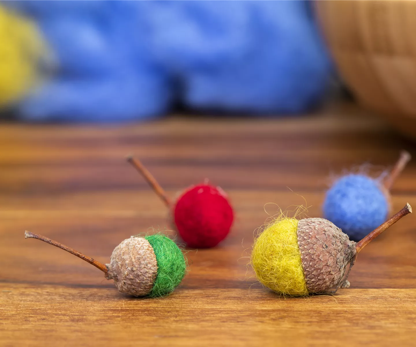 Bunte Filzeicheln – Herbstdeko mal anders