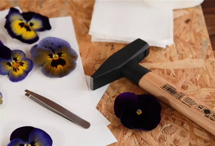 KIND DIY Muttertagskarte mit Hammer (Thumbnail) (KIND DIY Muttertagskarte mit Hammer (Thumbnail).jpg)