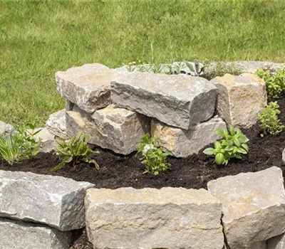 Eine Kräuterspirale - Nützlich und schön anzusehen Eine Kräuterspirale - Nützlich und schön anzusehen