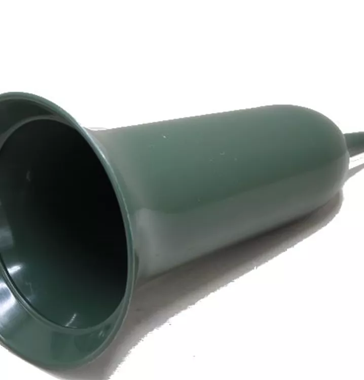 Mit Stachel zum einstecken am Grab Mit Stachel zum einstecken am Grab