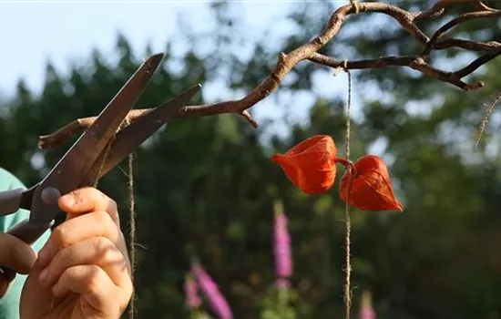 Ein herbstliches Windspiel basteln